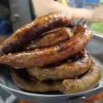 チェンマイのサイウアは信じられないほどのハーブの効いたソーセージ！